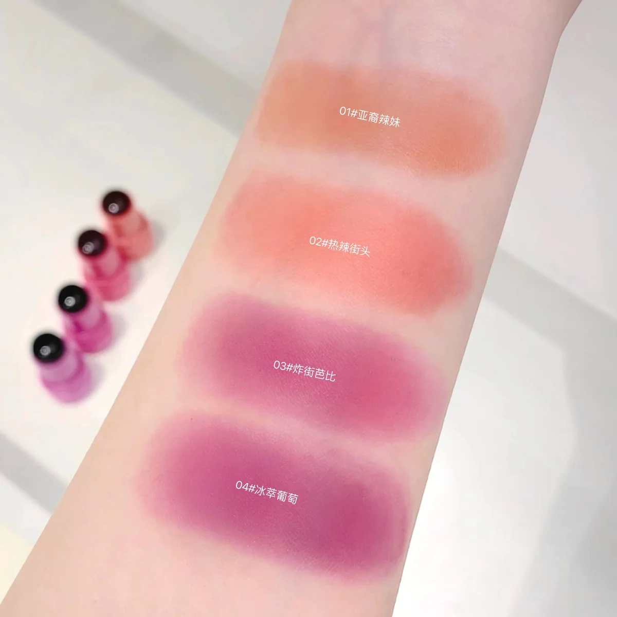 C*24 LIP AND CHEEKBLUSH STICK GEGE BEAR